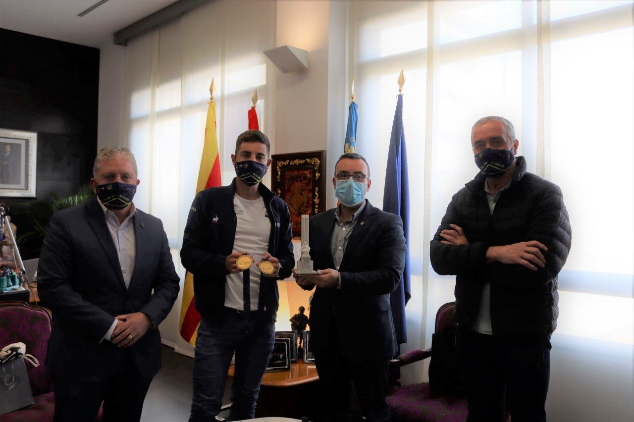 Benlloch rep al bicampió d´Europa en pista Sebastián Mora Benlloch rep al bicampió d´Europa en pista Sebastián Mora