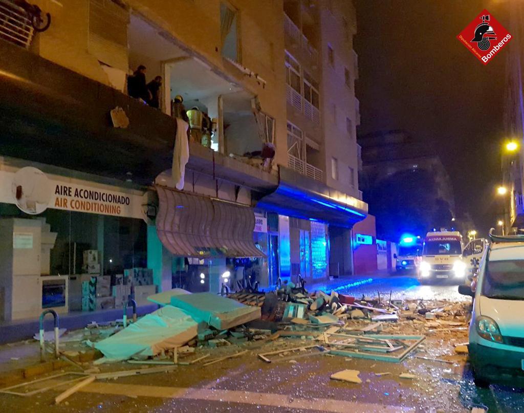 Una explosión de gas al parecer intencionada destroza una vivienda en Torrevieja Una explosión de gas al parecer intencionada destroza una vivienda en Torrevieja
