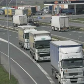 Los empresarios del transporte mantienen por ahora las movilizaciones Los empresarios del transporte mantienen por ahora las movilizaciones