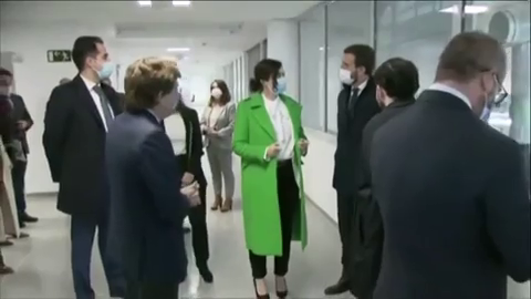 La pregunta de Casado sobre el Isabel Zendal que ha sorprendido a Ayuso: "¿Aquí hay quirófanos?" La pregunta de Casado sobre el Isabel Zendal que ha sorprendido a Ayuso: "¿Aquí hay quirófanos?"