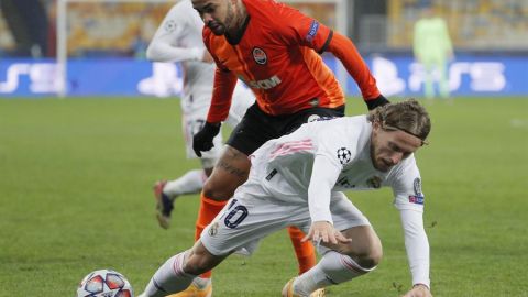 Modric en el partido del Real Madrid contra el Shakhtar