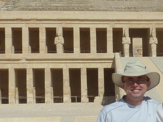 Hatshepsut no sólo es recordada por ser una mujer faraón, también destacó por los monumentos y templos construidos durante su gobierno Hatshepsut no sólo es recordada por ser una mujer faraón, también destacó por los monumentos y templos construidos durante su gobierno