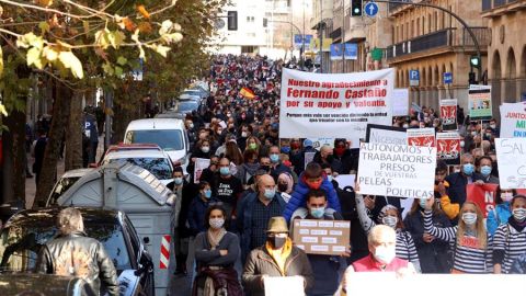 M&aacute;s de mil aut&oacute;nomos protestan en Salamanca contra las restricciones