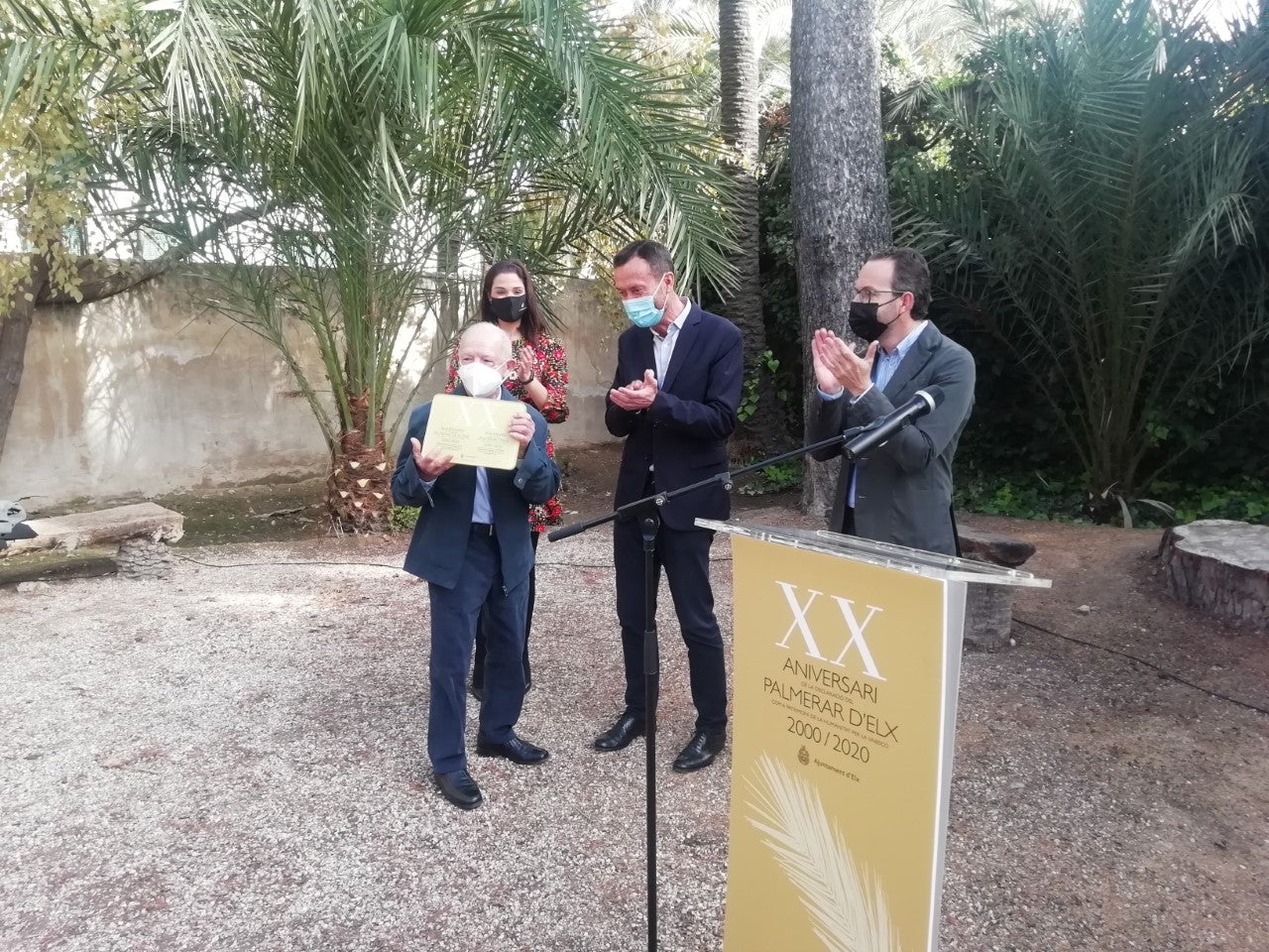 Elche homenajea a los palmereros por su aportación al mantenimiento del Palmeral Elche homenajea a los palmereros por su aportación al mantenimiento del Palmeral