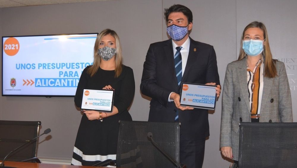 Sánchez, Barcala y López en la presentación del proyecto de presupuestos 2021