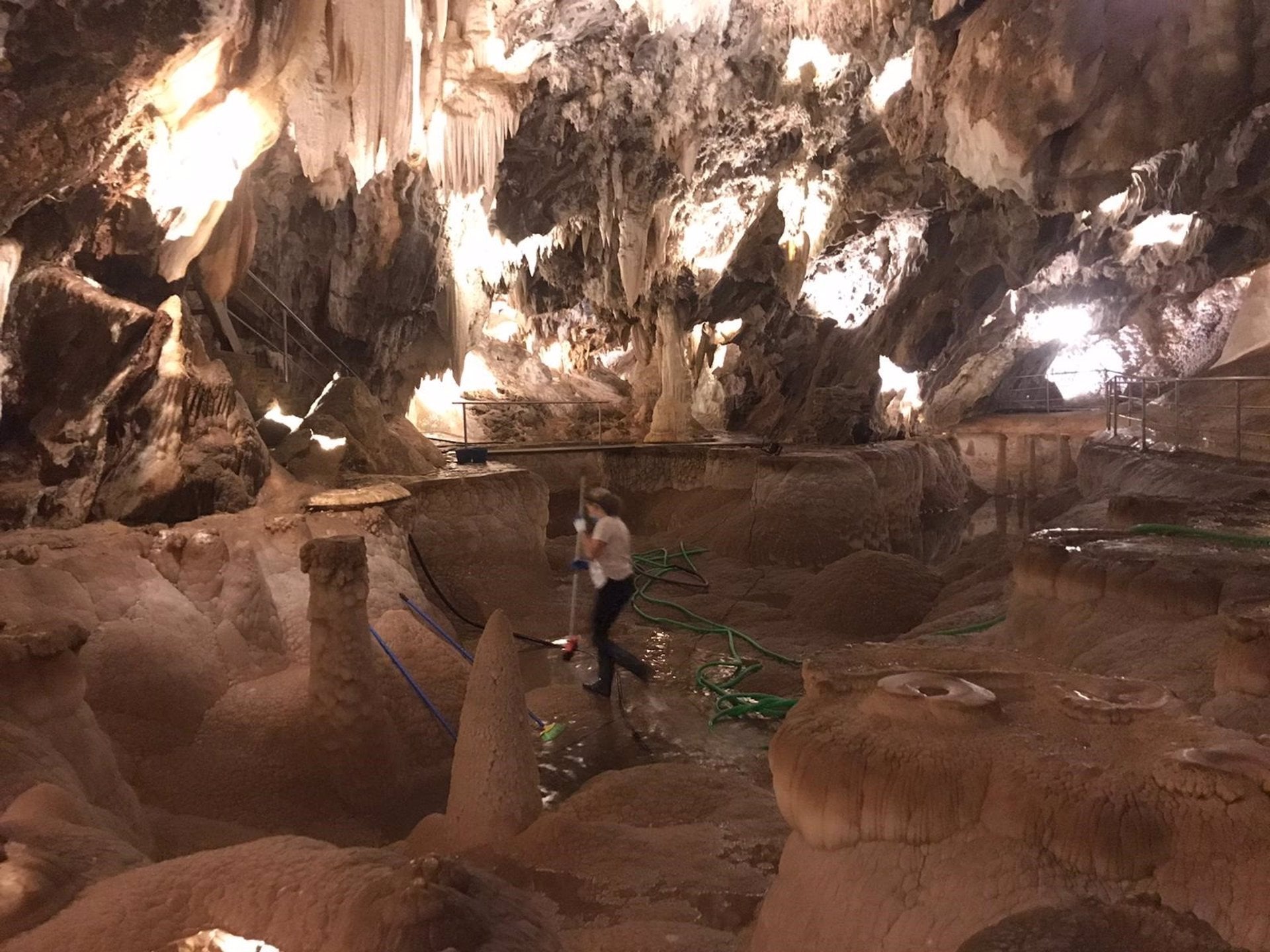 Adelantan los trabajos de mantenimiento en la Gruta de las Maravillas debido a su cierre temporal Adelantan los trabajos de mantenimiento en la Gruta de las Maravillas debido a su cierre temporal