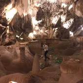 Gruta de las Maravillas con labores de limpieza Gruta de las Maravillas con labores de limpieza