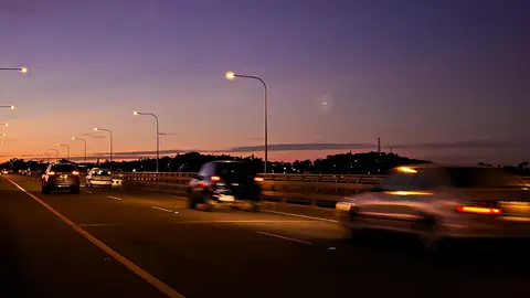 La noche puede dificultar nuestra visión al volante Conducir de noche