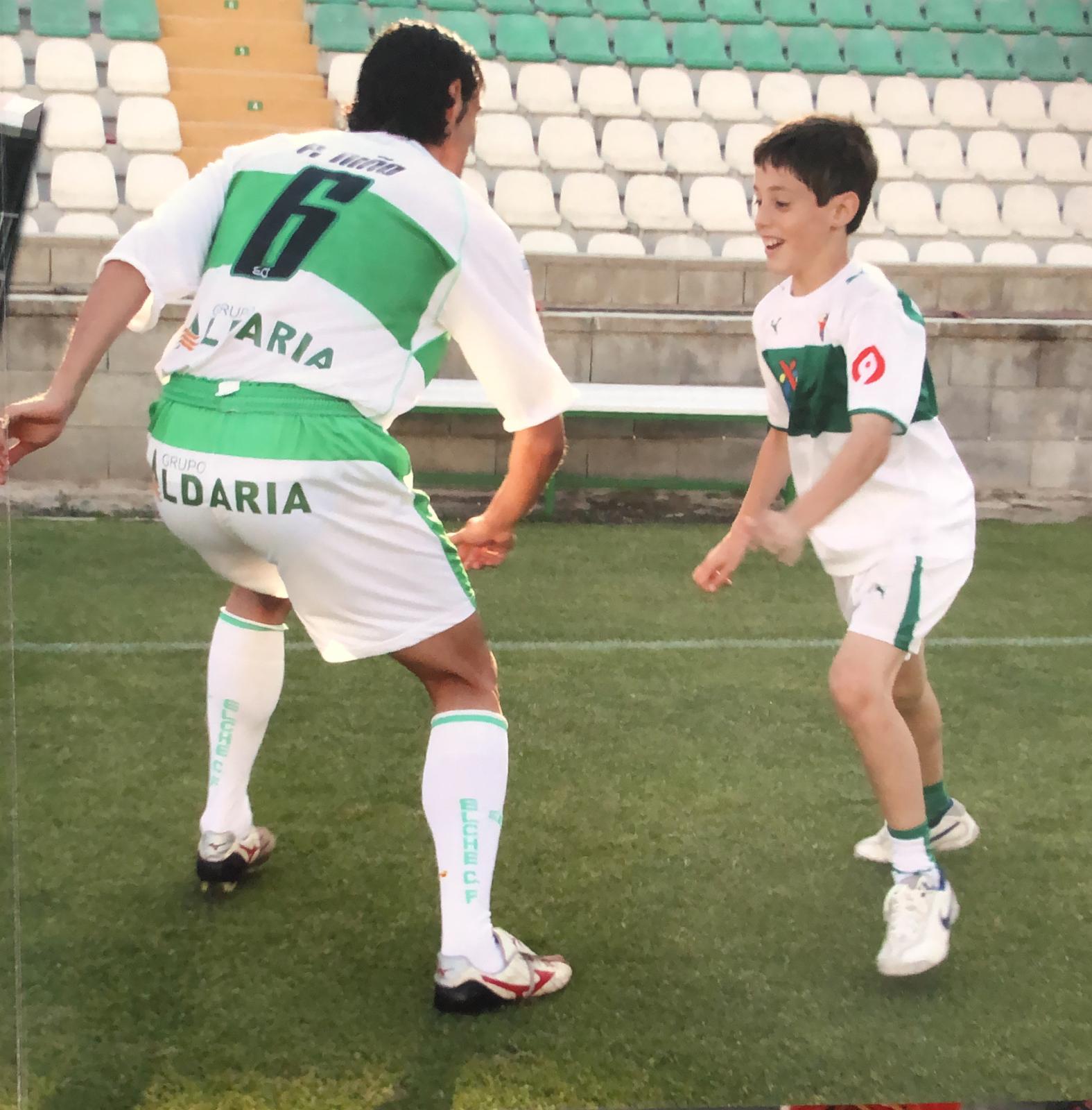 "Mi hijo Fer empezó a jugar al fútbol en el Zafiro y cuando me retiré, no quería irse de allí" "Mi hijo Fer empezó a jugar al fútbol en el Zafiro y cuando me retiré, no quería irse de allí"