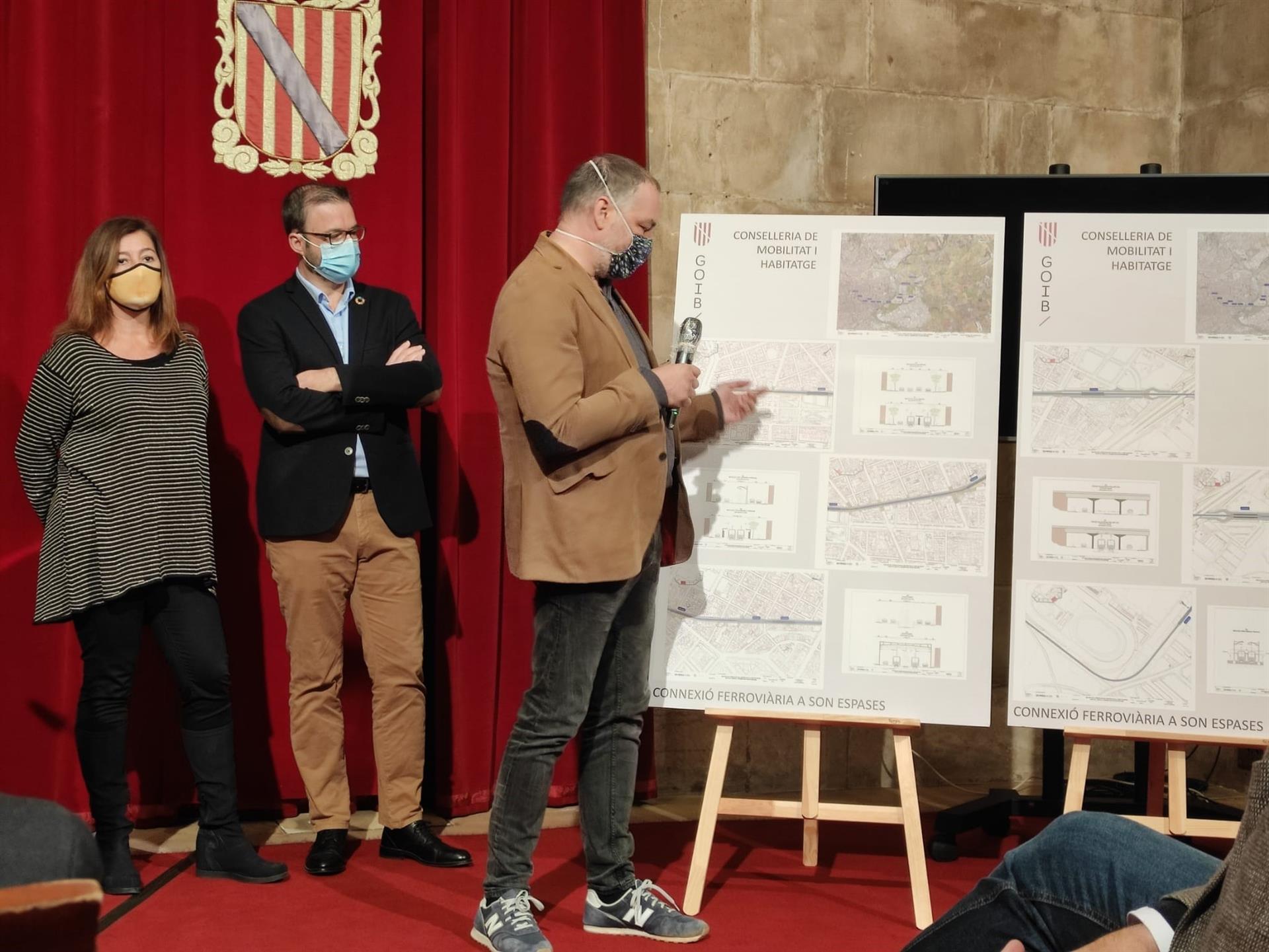 Amics del Ferrocarril y Asociación de Usuarios del Tren critican la "falta de inversión" en el tren de Llevant y el tranvía de Palma Amics del Ferrocarril y Asociación de Usuarios del Tren critican la "falta de inversión" en el tren de Llevant y el tranvía de Palma