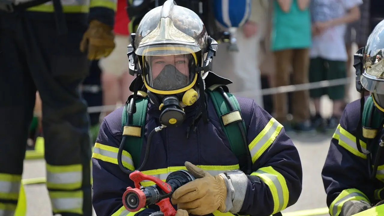 Bomberos: ¿una profesión cosificada? Bomberos: ¿una profesión cosificada?