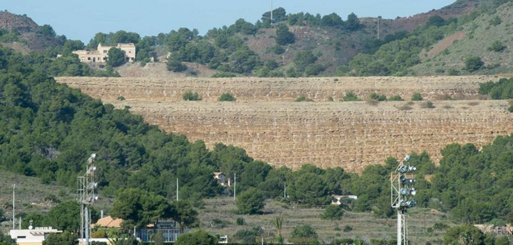 El MITECO aprueba la concesión directa de 4 millones a la Región de Murcia para la clausura del depósito de residuos mineros “El Lirio” El MITECO aprueba la concesión directa de 4 millones a la Región de Murcia para la clausura del depósito de residuos mineros “El Lirio”