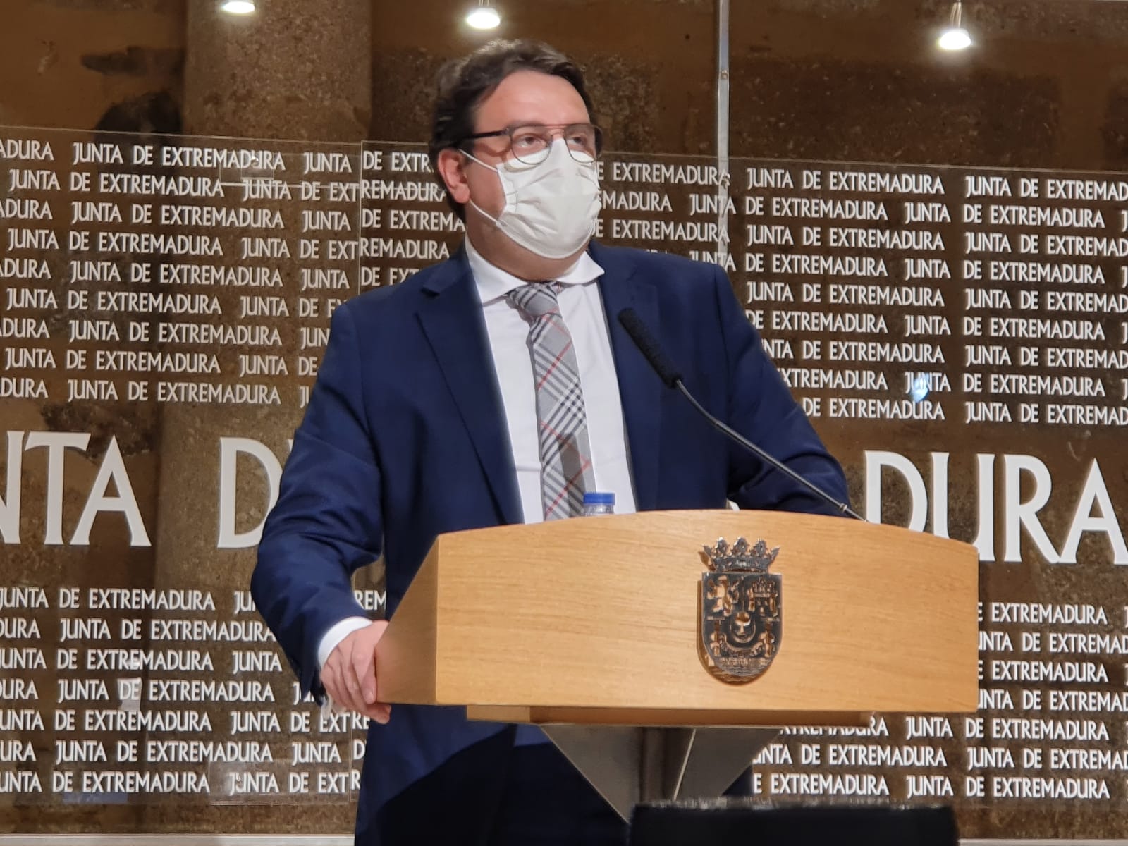 Ligero descenso de los casos de coronavirus y de la incidencia acumulada en un día en el que hay que lamentar una mujer fallecida Ligero descenso de los casos de coronavirus y de la incidencia acumulada en un día en el que hay que lamentar una mujer fallecida