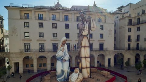 Plaza del Ayuntamiento con el Nacimiento más grande del mundo