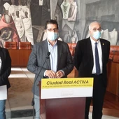 María Fresneda, José Manuel Caballero y Julián Nieva durante la rueda de prensa María Fresneda, José Manuel Caballero y Julián Nieva durante la rueda de prensa