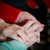 Manos de ancianos Manos de ancianos