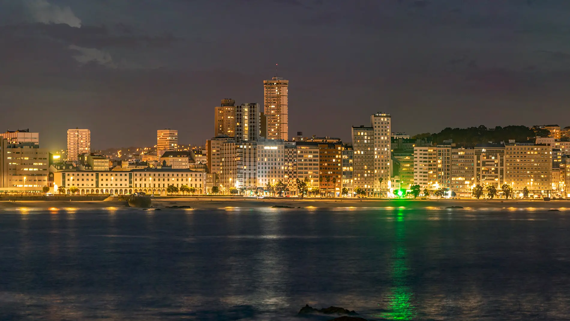 El Concello de A Coruña renovará el alumbrado público con fondos europeos El Concello de A Coruña renovará el alumbrado público con fondos europeos