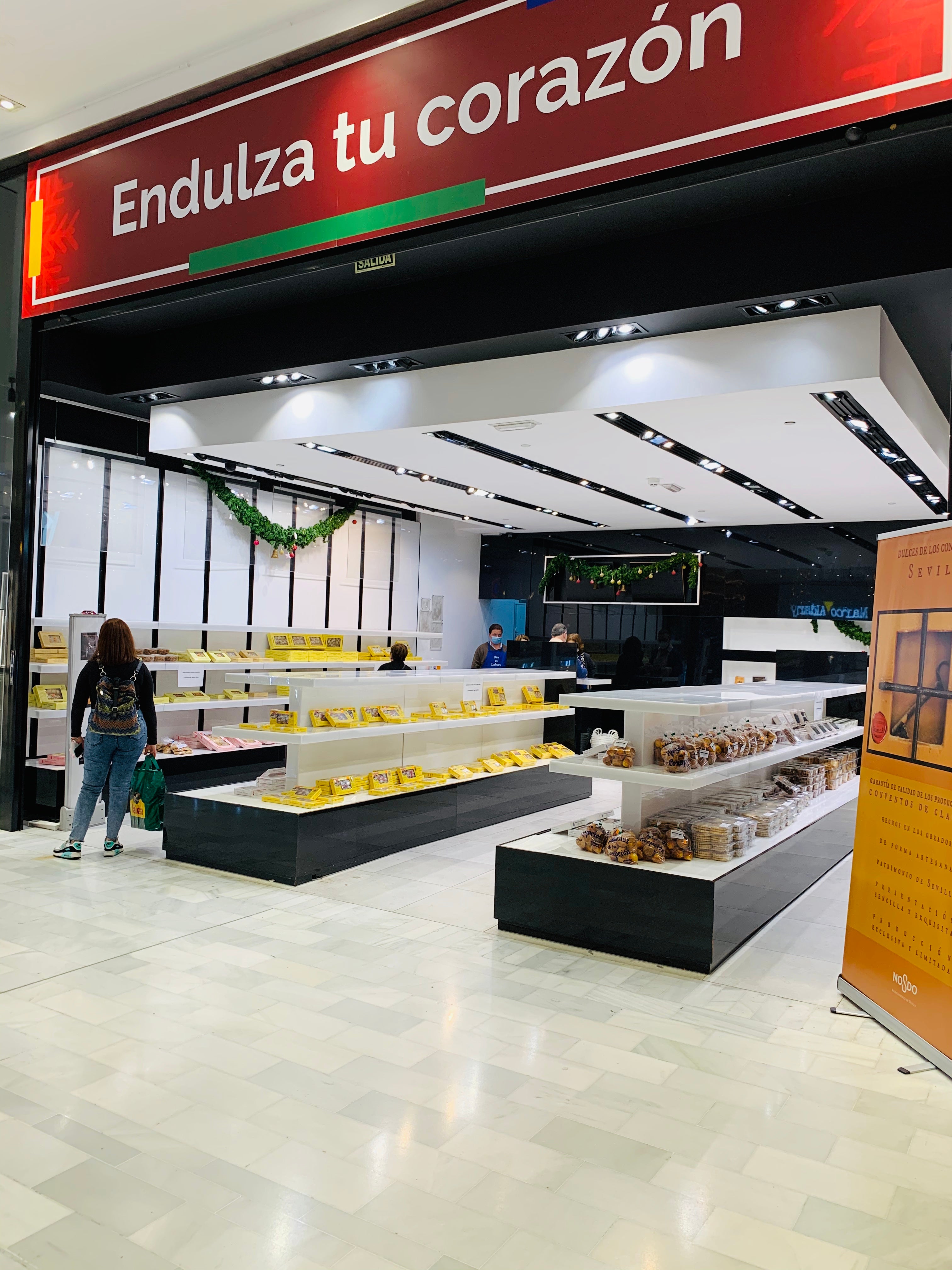 Los Arcos acoge una muestra de venta de dulces de conventos de clausura de Sevilla y provincia Los Arcos acoge una muestra de venta de dulces de conventos de clausura de Sevilla y provincia