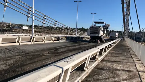 Las obras para la mejora del asfaltado del Puente del Bimil.lenari de Elche acabarán este viernes. OBRAS DE MEJORA DEL ASFALTADO