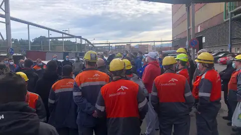 Concentración de trabajadores de Arcelor Planta de Veriña (Asturias)