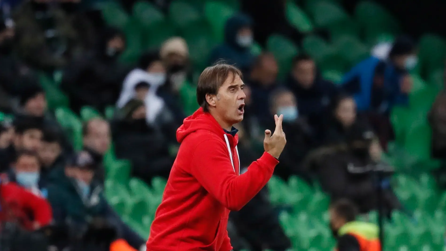 Lopetegui avisa de que un Madrid en crisis "es más peligroso" Lopetegui avisa de que un Madrid en crisis "es más peligroso"
