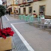 Una calle de Puerto Real adornada