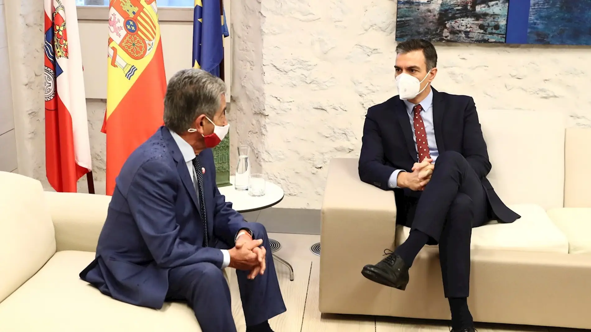 Sánchez, junto a Miguel Ángel Revilla, durante su visita a Cantabria para presentar el Plan de Recuperación, Transformación y Resiliencia de la economía española