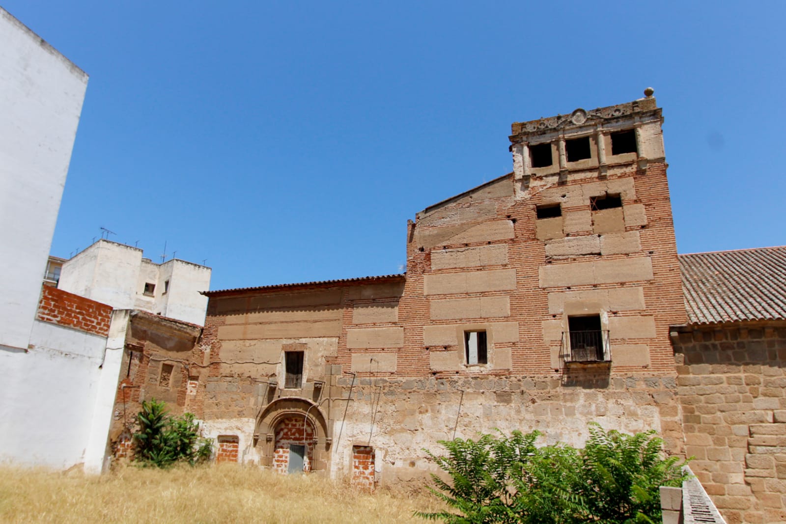 Adjudicado el concurso de redacción del proyecto de rehabilitación del Convento de las Freylas. Adjudicado el concurso de redacción del proyecto de rehabilitación del Convento de las Freylas.
