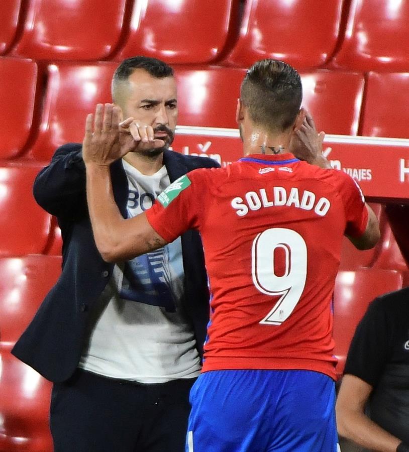 Roberto Soldado: "Hay que darle mucho valor a esta clasificación, en Granada cuesta el triple" Roberto Soldado: "Hay que darle mucho valor a esta clasificación, en Granada cuesta el triple"