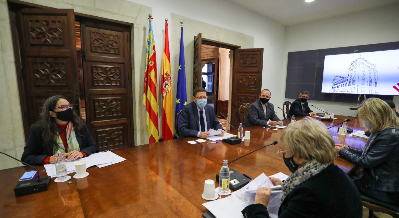 El Consell aprueba en la gestión sanitaria del covid pero suspende en la económica El Consell aprueba en la gestión sanitaria del covid pero suspende en la económica