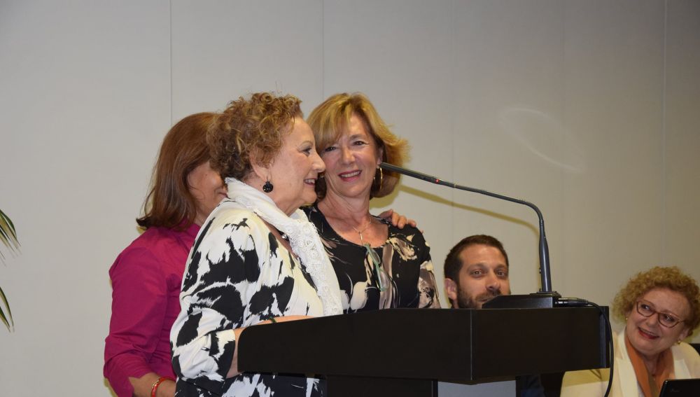 Maribel Román durante un homenaje recibido por parte de AMACMEC.