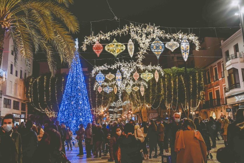 Elche se crece y se ilumina de color en medio de la sombra de la covid-19 Elche se crece y se ilumina de color en medio de la sombra de la covid-19