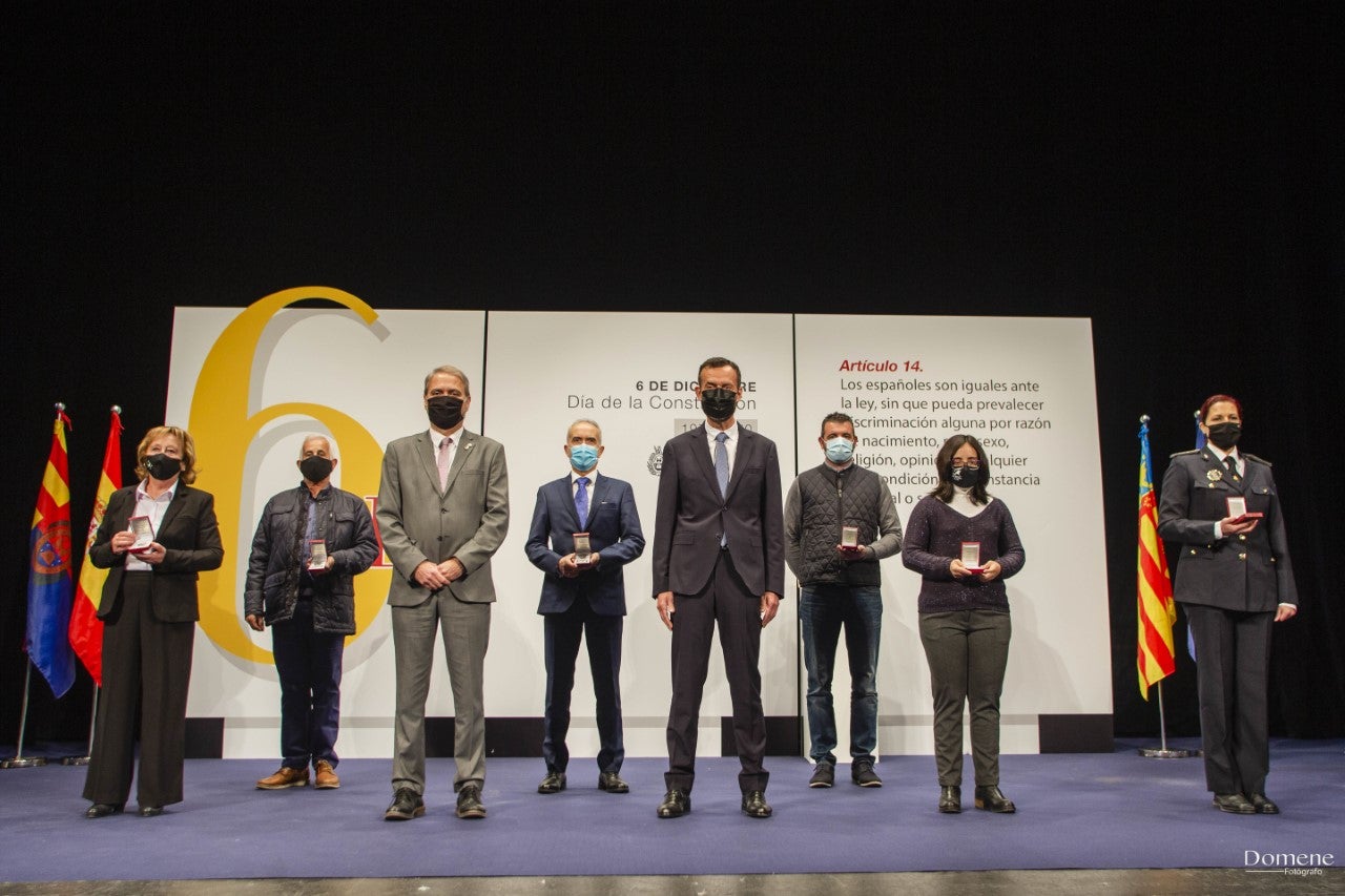 Elche valora en el Día de la Constitución la aportación de los ilicitanos en la conservación del Palmeral, la solidaridad y la universidad Elche valora en el Día de la Constitución la aportación de los ilicitanos en la conservación del Palmeral, la solidaridad y la universidad