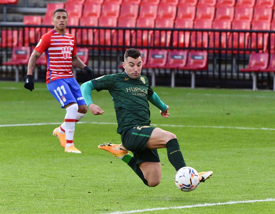 El Granada frustra primer triunfo oscense con 2 goles en la recta final El Granada frustra primer triunfo oscense con 2 goles en la recta final