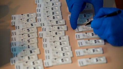 Imagen de los test r&aacute;pidos que recibir&aacute;n las farmacias para detectar anticuerpos