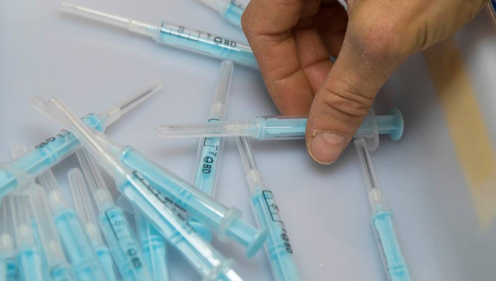 Tertulia de médicos: ¿Es segura la vacuna contra el coronavirus? Tertulia de médicos: ¿Es segura la vacuna contra el coronavirus?