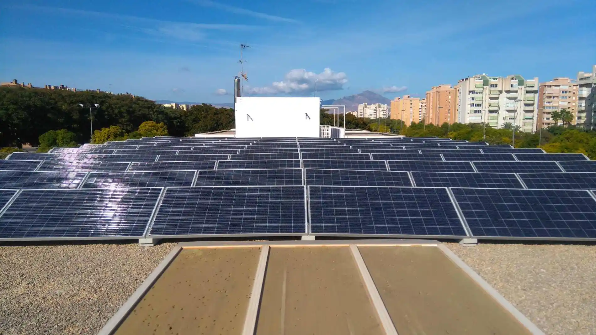 Instalación solar en un colegio de Alicante