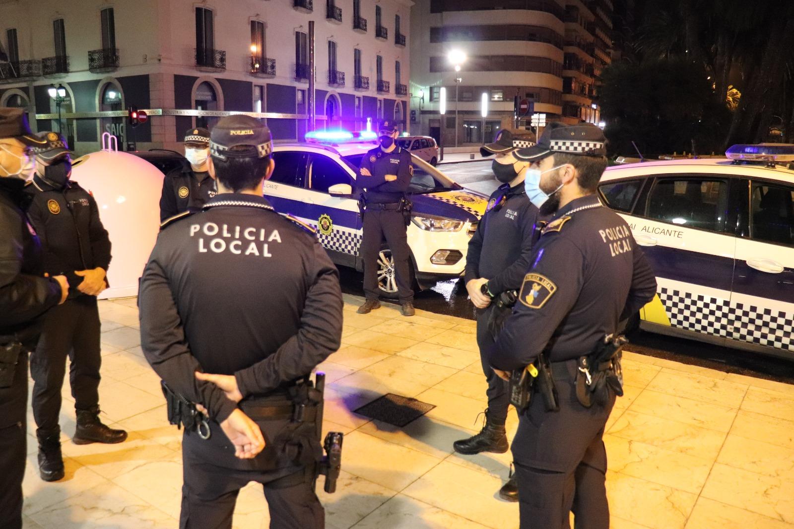 Varias personas se hacen pasar por sanitarios para administrar la vacuna en las casa de vecinos de avanzada edad de la Vall D´Uixó Varias personas se hacen pasar por sanitarios para administrar la vacuna en las casa de vecinos de avanzada edad de la Vall D´Uixó