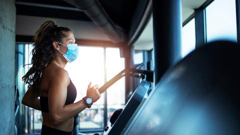Mujer en el gimnasio