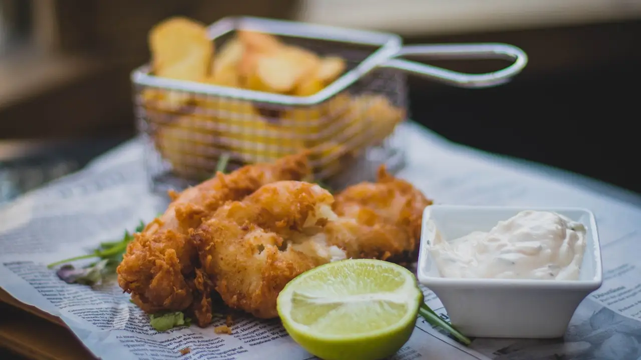 Un plato de fish and chips Un plato de fish and chips