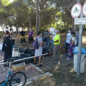 Un instante de la última recogida de basura en el pinar
