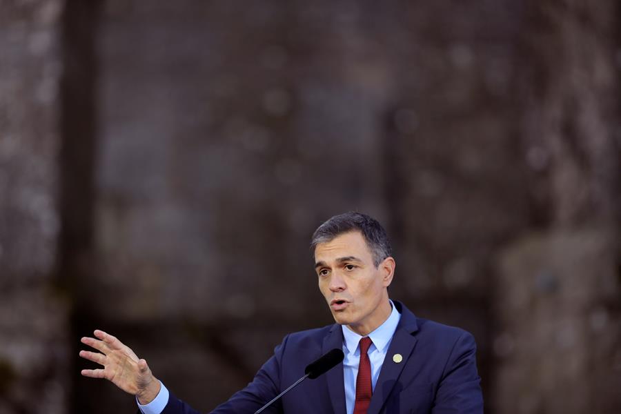 Sánchez: "La Monarquía no está en peligro; se investigará hasta el final al Rey Emérito" Sánchez: "La Monarquía no está en peligro; se investigará hasta el final al Rey Emérito"
