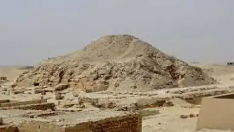 Pirámide de Unis en la región de Saqqara Pirámide de Unis en la región de Saqqara