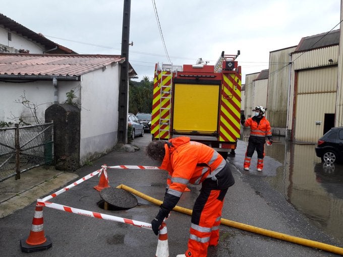 Cantabria vigila el nivel de los ríos por el deshielo después de la nieve y las intensas lluvias caídas de los últimos días Cantabria vigila el nivel de los ríos por el deshielo después de la nieve y las intensas lluvias caídas de los últimos días