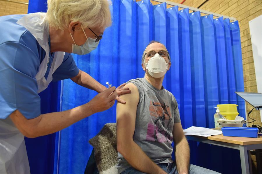 Datos del coronavirus en España: Sanidad registra 9.773 nuevos contagios y 373 fallecidos Datos del coronavirus en España: Sanidad registra 9.773 nuevos contagios y 373 fallecidos