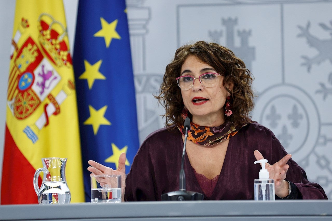 Maria Jesús Montero cree que las críticas de Pablo Iglesias a la democracia se deben a la cercanía de las elecciones en Cataluña Maria Jesús Montero cree que las críticas de Pablo Iglesias a la democracia se deben a la cercanía de las elecciones en Cataluña