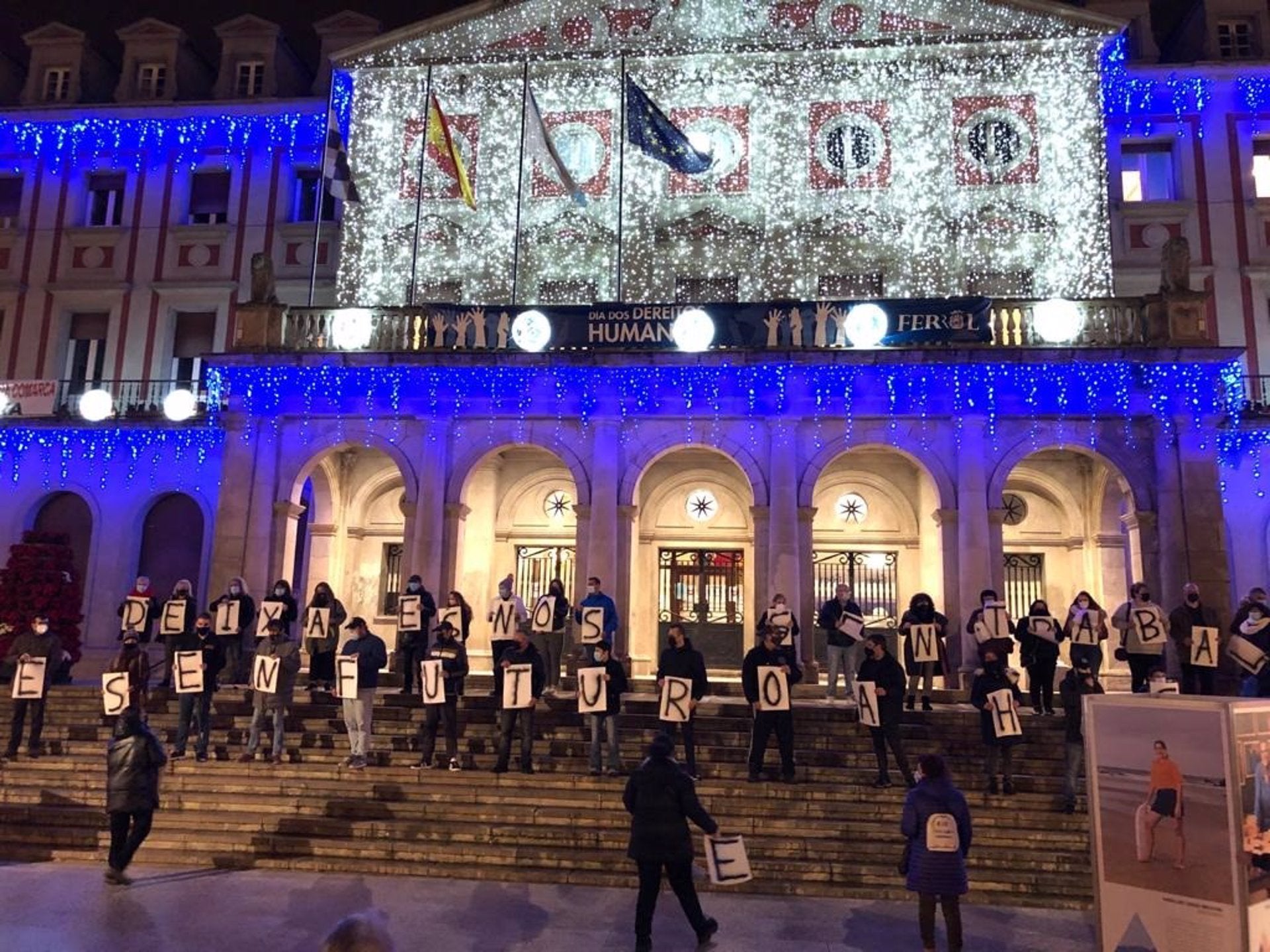 Hostelería, ocio nocturno y cultura se vuelven a manifestar en Ferrol para demandar ayudas económicas que no llegan Hostelería, ocio nocturno y cultura se vuelven a manifestar en Ferrol para demandar ayudas económicas que no llegan