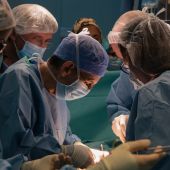Equipo del Hospital Clínic de Barcelona que realizó el primer trasplante de útero en España