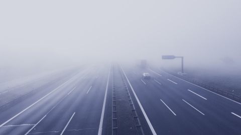 Niebla en la carretera