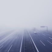 Niebla en la carretera